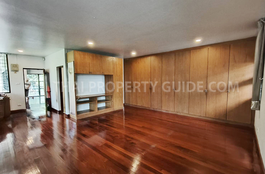 House in Chaengwattana (near Nichada Thani)