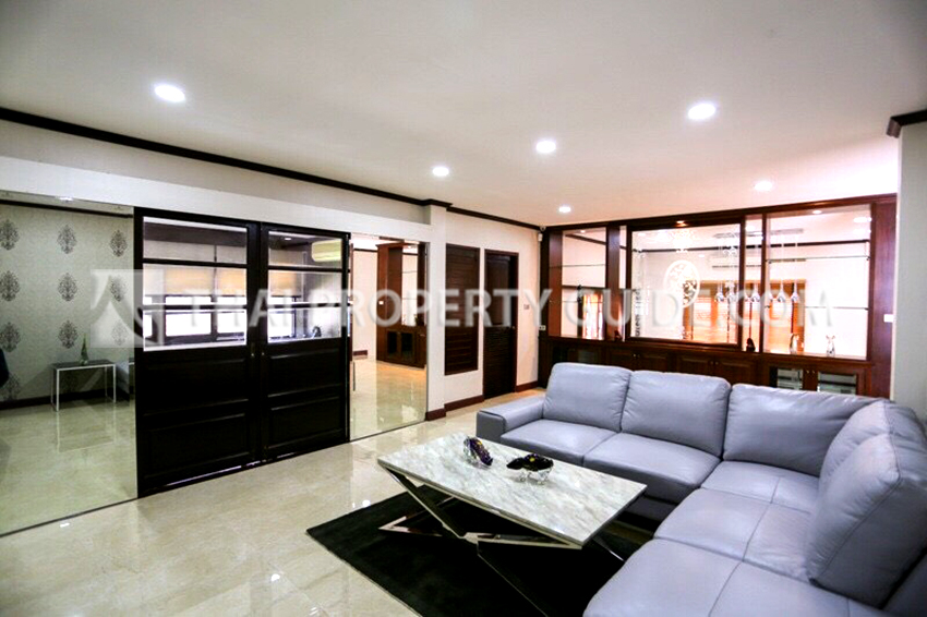 House in Chaengwattana 