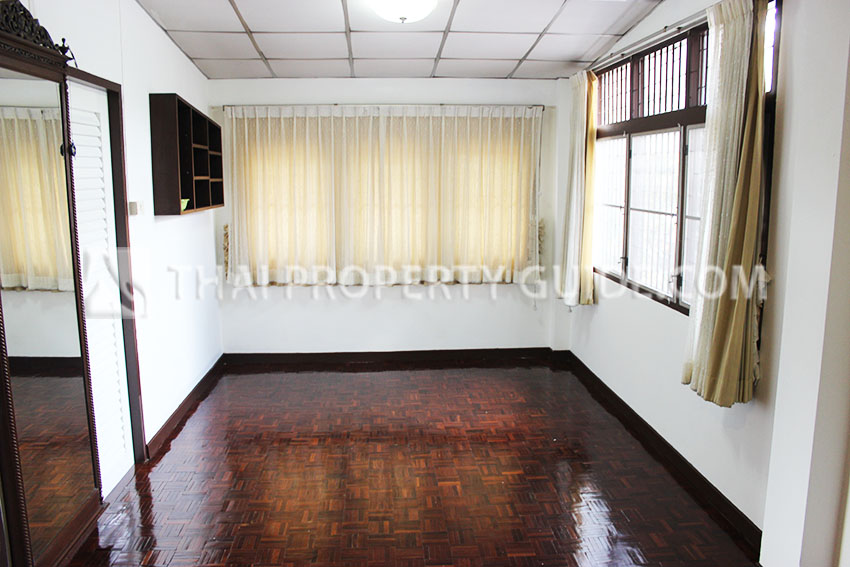 House in New Petchburi 