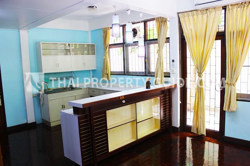 House in New Petchburi 