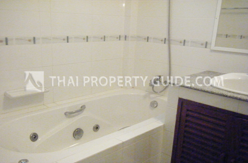 House in Ploenchit 