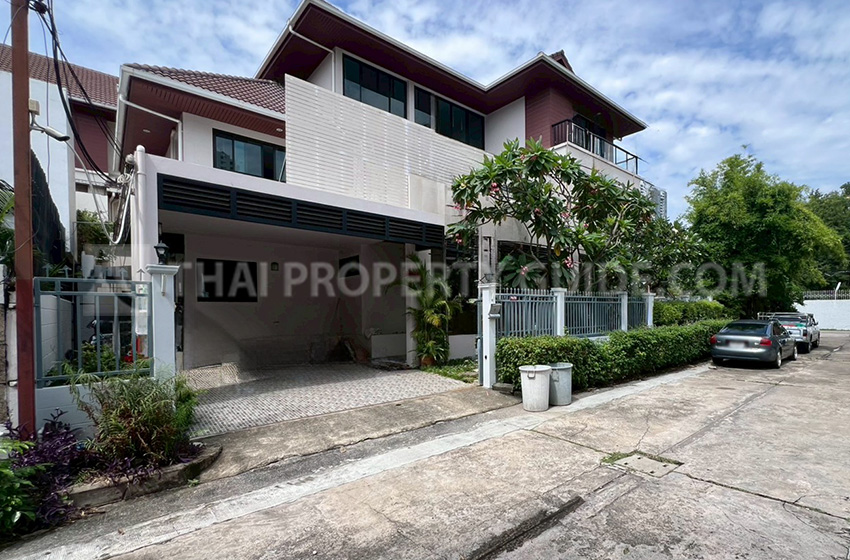 House for rent in Sukhumvit (near NIST International School)
