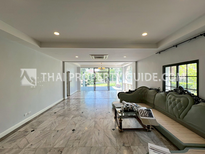 House with Private Pool in Bangnatrad 