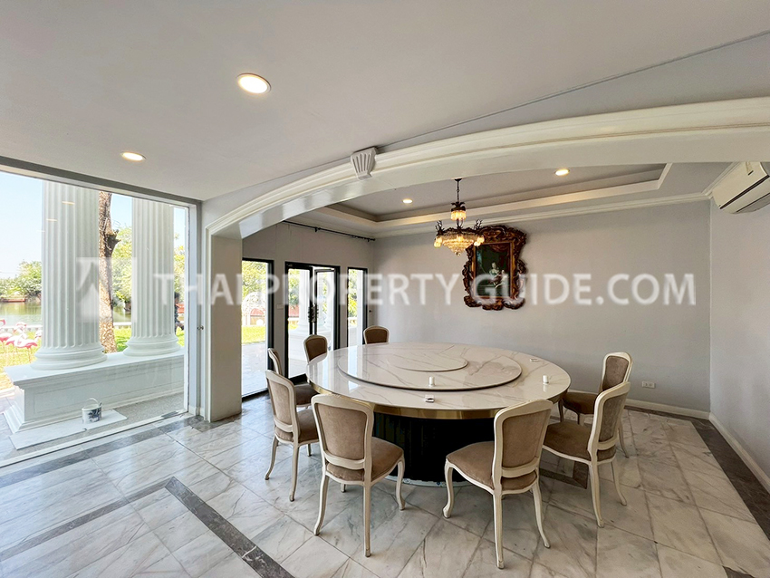 House with Private Pool in Bangnatrad 