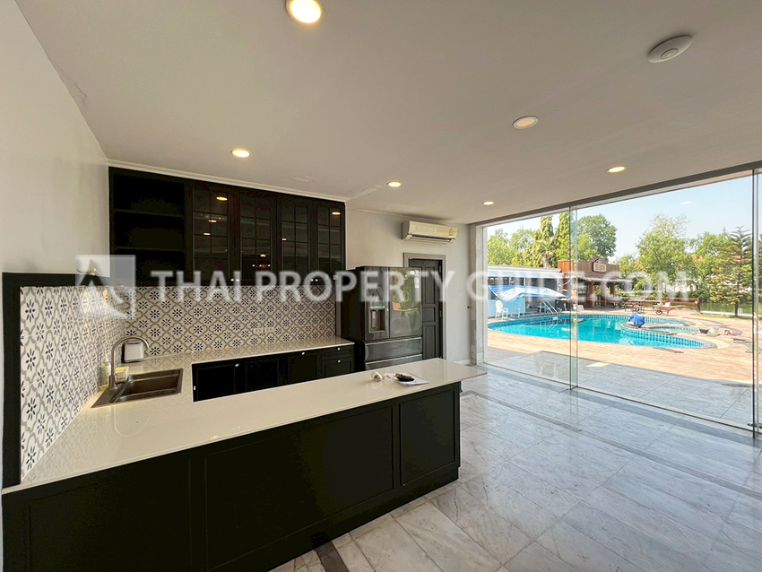 House with Private Pool in Bangnatrad 