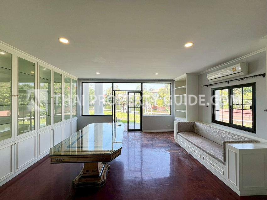 House with Private Pool in Bangnatrad 