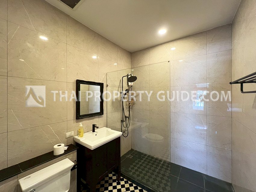 House with Private Pool in Bangnatrad 