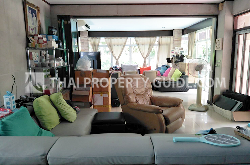 House with Private Pool in Bangnatrad 