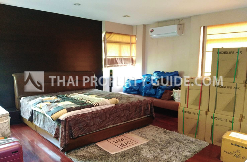 House with Private Pool in Bangnatrad 