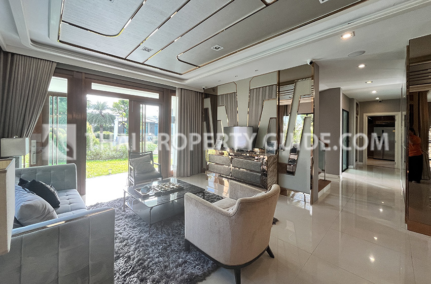 House with Private Pool in Bangnatrad 