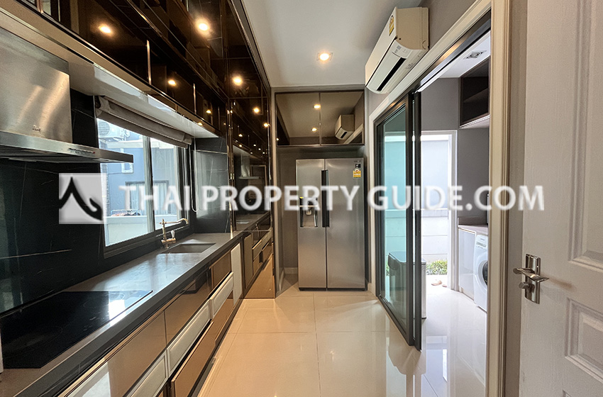 House with Private Pool in Bangnatrad 