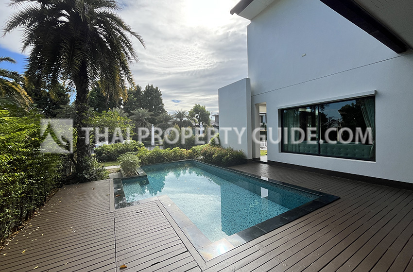 House with Private Pool in Bangnatrad 