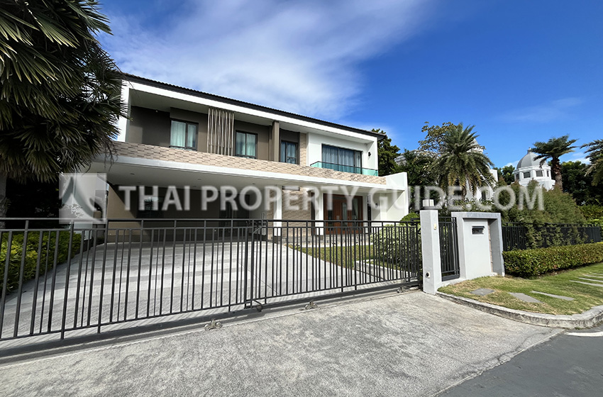 House with Private Pool in Bangnatrad 