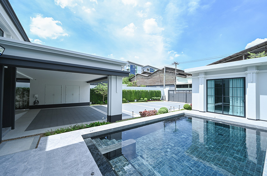 House with Private Pool for rent in Bangnatrad