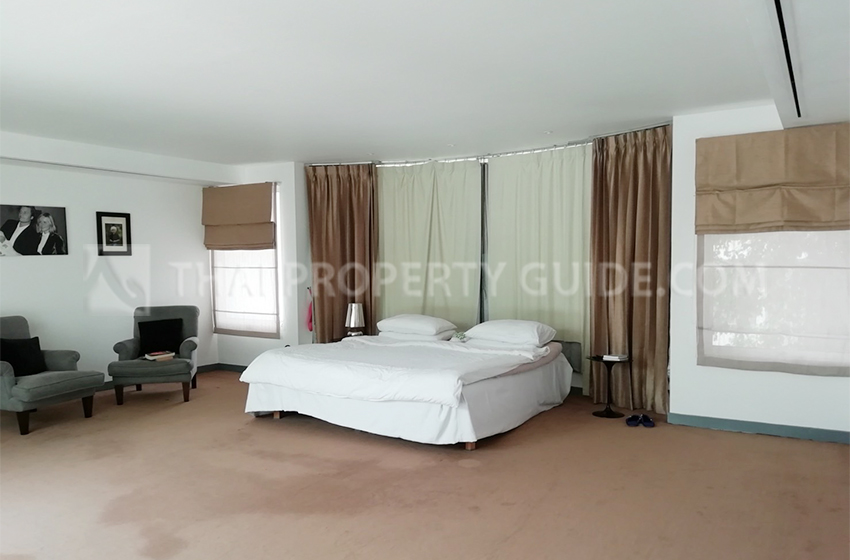 House with Private Pool in Nichada Thani 