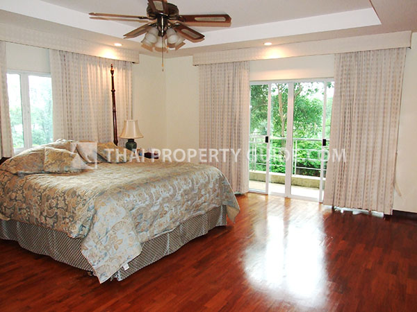 House with Private Pool in Nichada Thani 