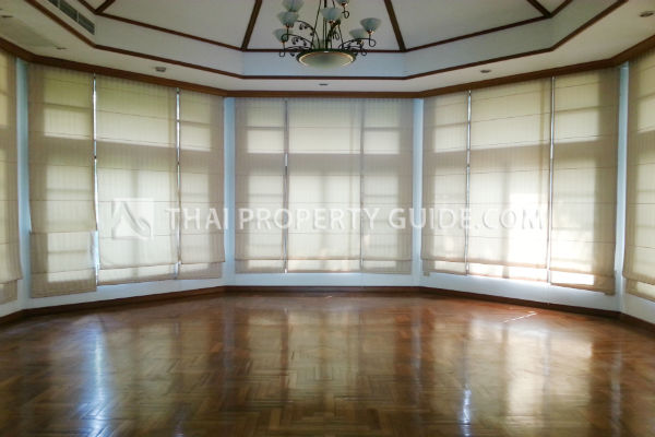 House with Private Pool in Nichada Thani 