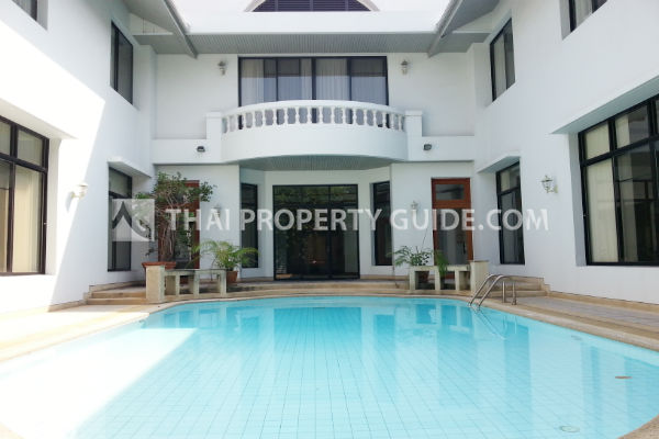 House with Private Pool in Nichada Thani 