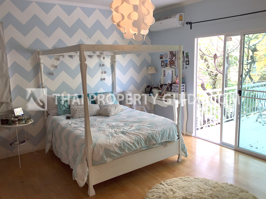 House with Private Pool in Nichada Thani 