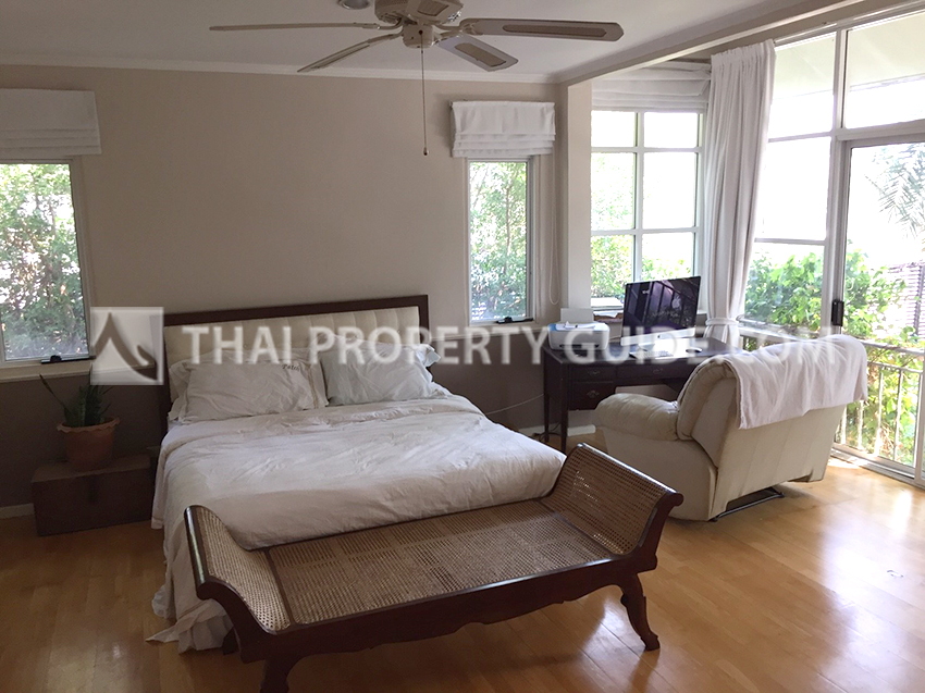 House with Private Pool in Nichada Thani 