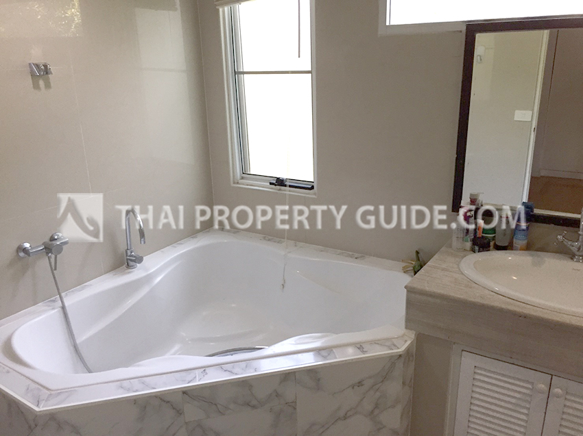 House with Private Pool in Nichada Thani 