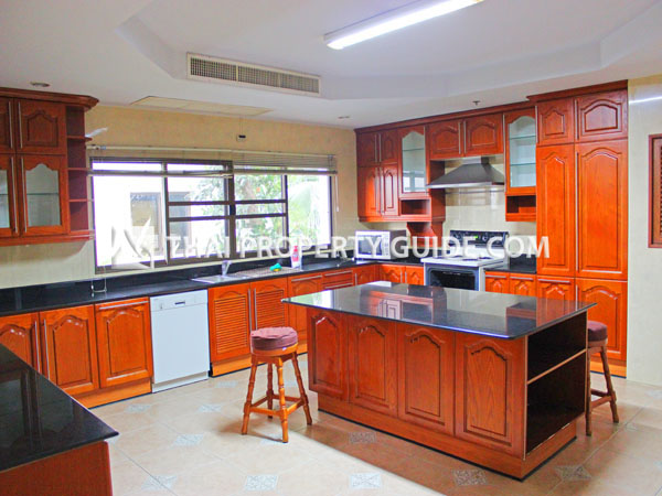 House with Private Pool in Nichada Thani 