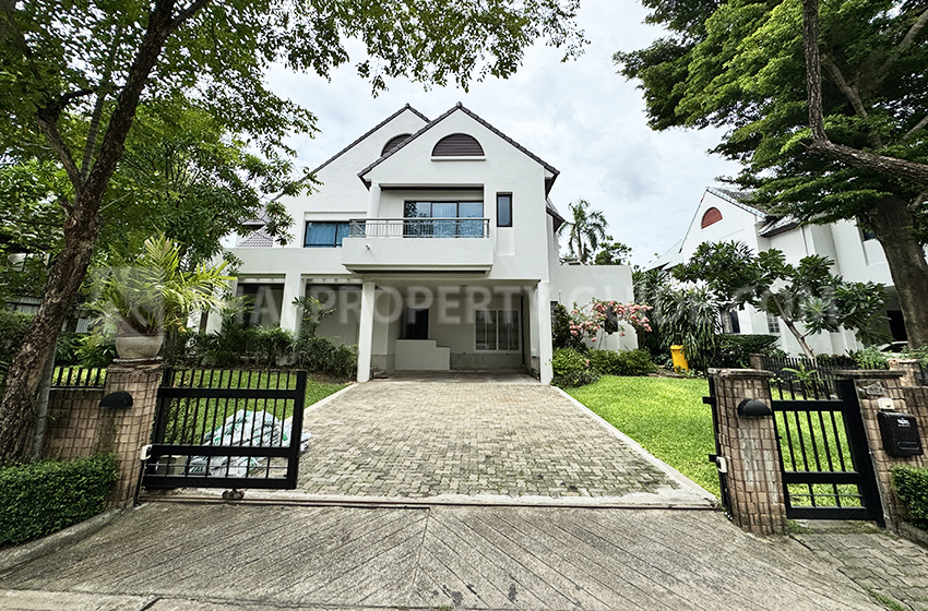 House with Private Pool in Nichada Thani 