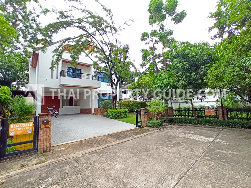 House with Private Pool in Nichada Thani 