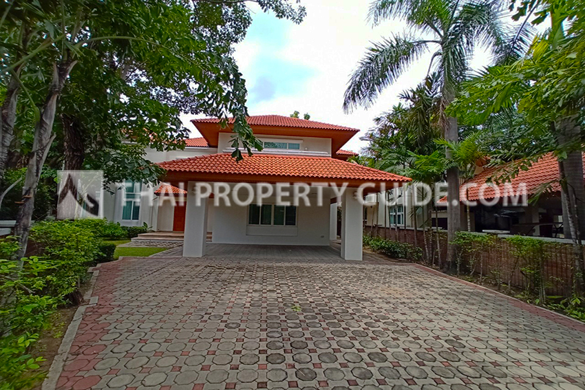 House with Private Pool in Nichada Thani 