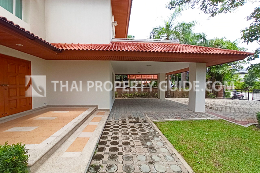 House with Private Pool in Nichada Thani 