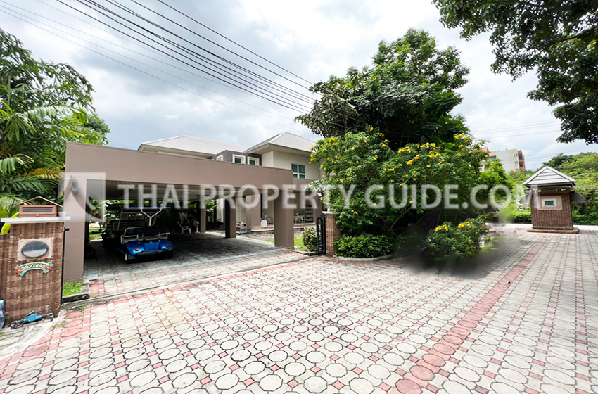 House with Private Pool in Nichada Thani 
