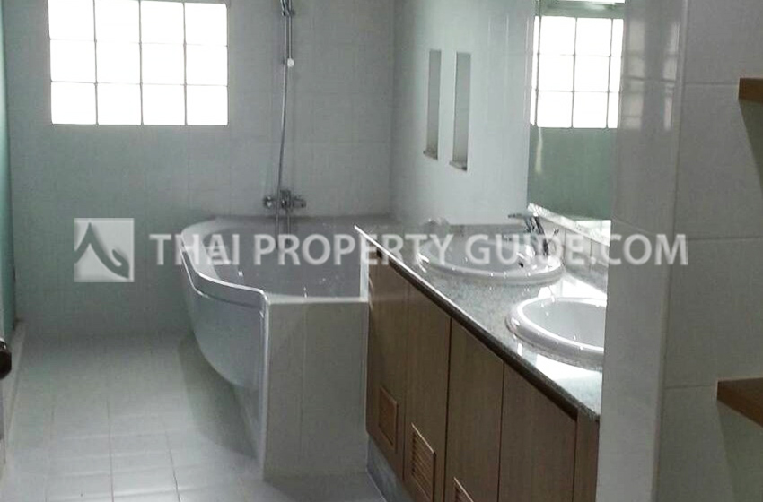 House with Private Pool in Nichada Thani 