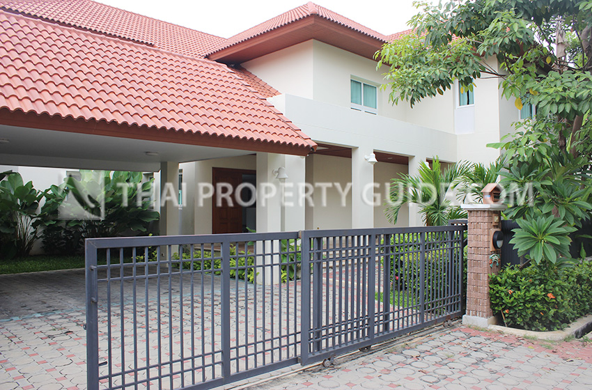House with Private Pool in Nichada Thani 