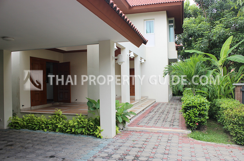 House with Private Pool in Nichada Thani 