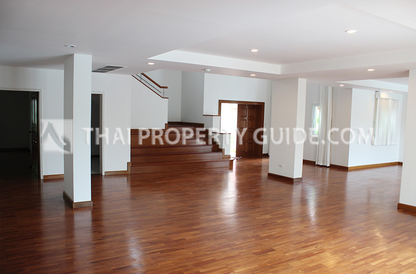 House with Private Pool in Nichada Thani 
