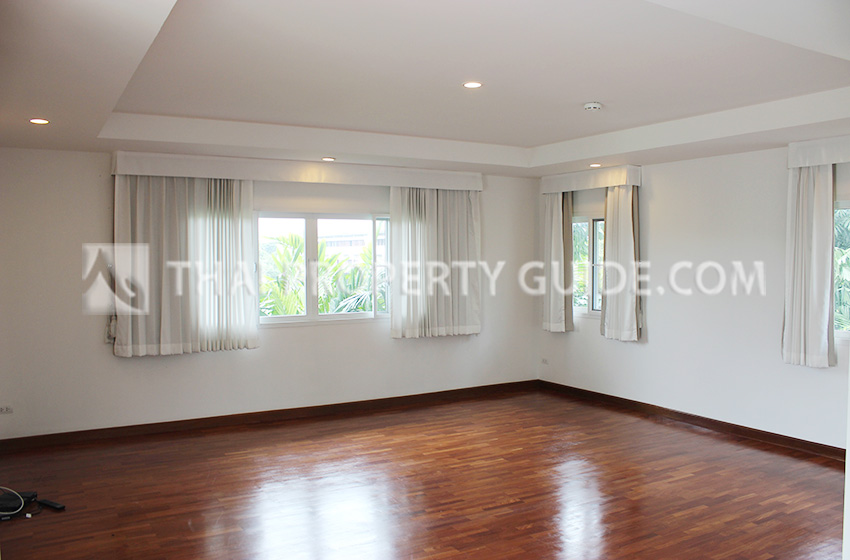 House with Private Pool in Nichada Thani 