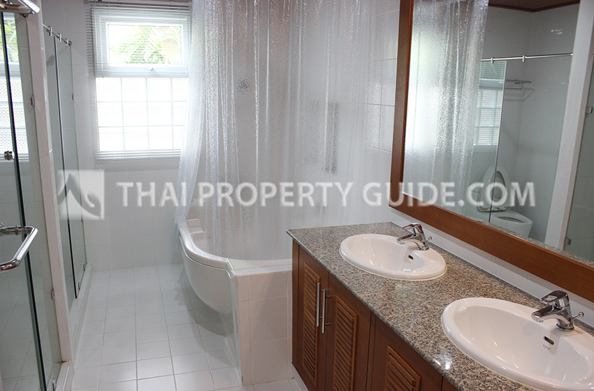 House with Private Pool in Nichada Thani 