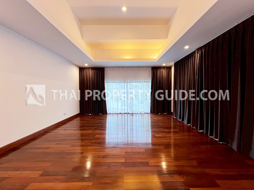 House with Private Pool in Nichada Thani 