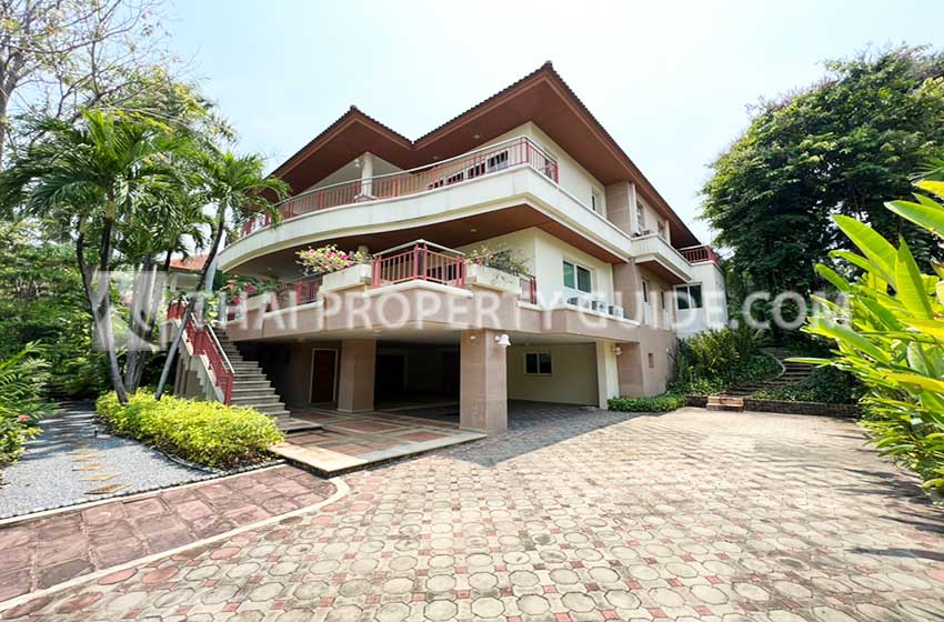 House with Private Pool in Nichada Thani 