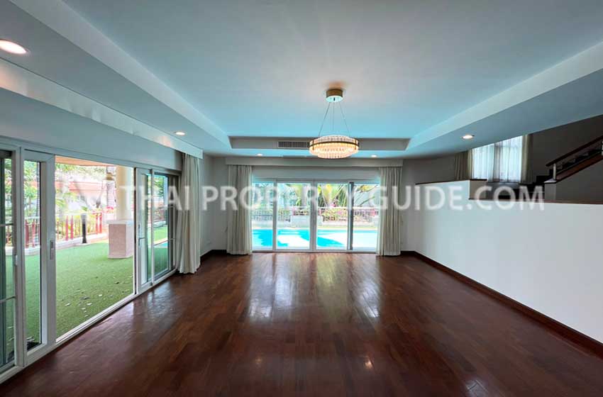 House with Private Pool in Nichada Thani 