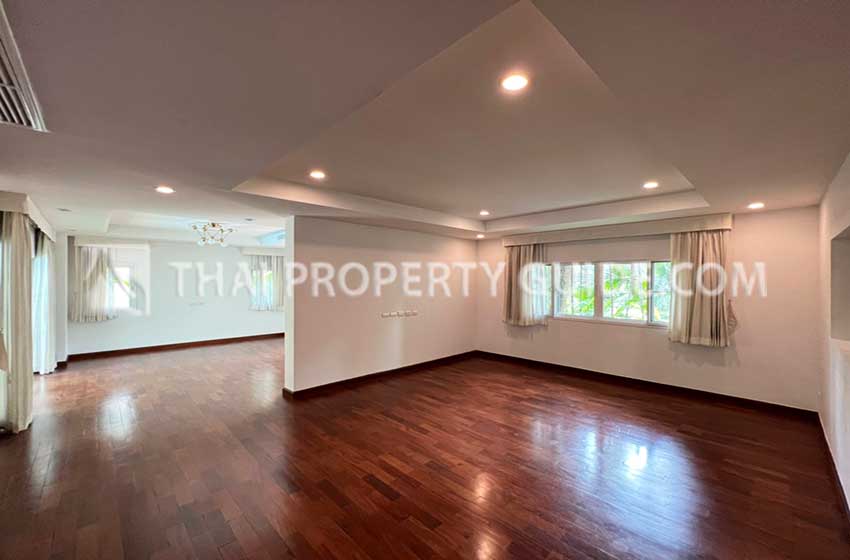 House with Private Pool in Nichada Thani 