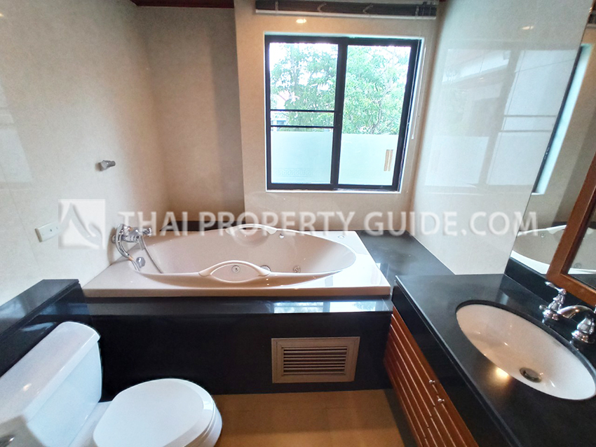 House with Private Pool in Nichada Thani 