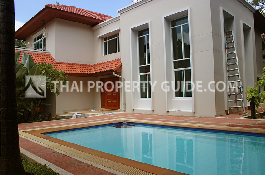 House with Private Pool in Nichada Thani 