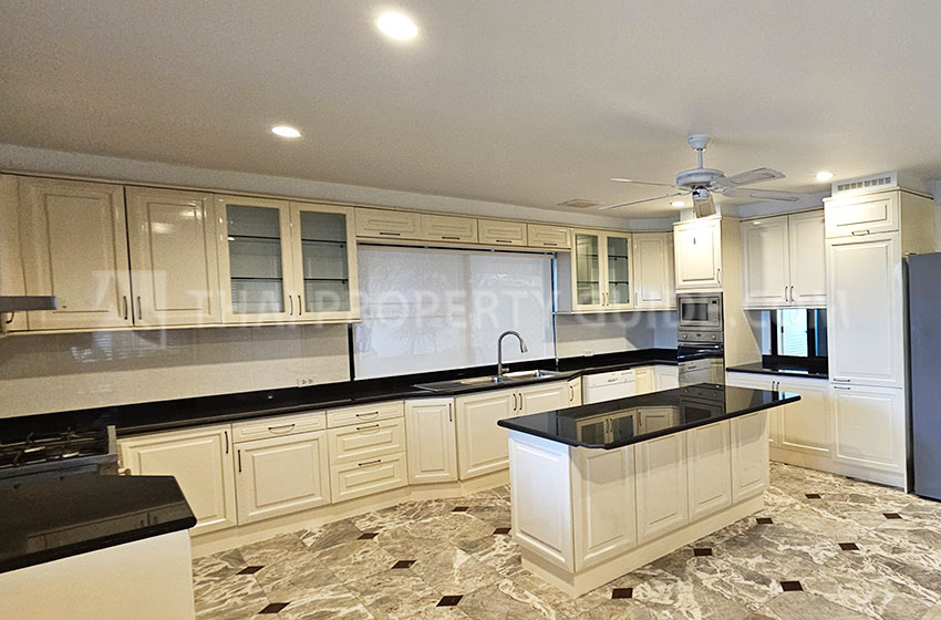 House with Private Pool in Nichada Thani 