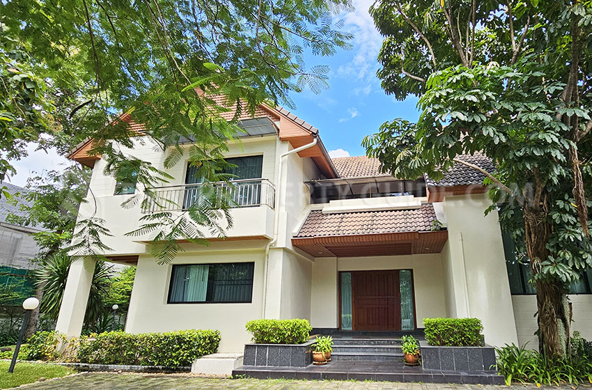 House with Private Pool for rent in Nichada Thani