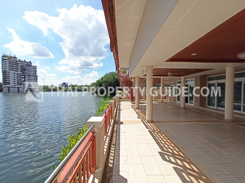 House with Private Pool in Nichada Thani 