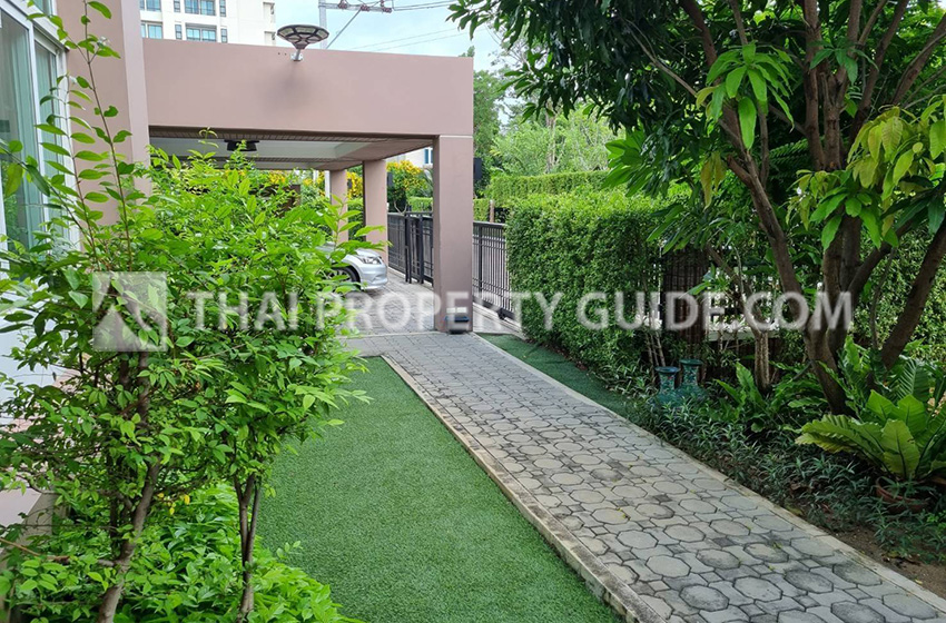 House with Private Pool in Nichada Thani 