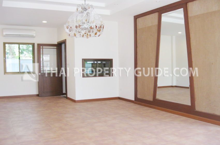 House with Private Pool in New Petchburi 