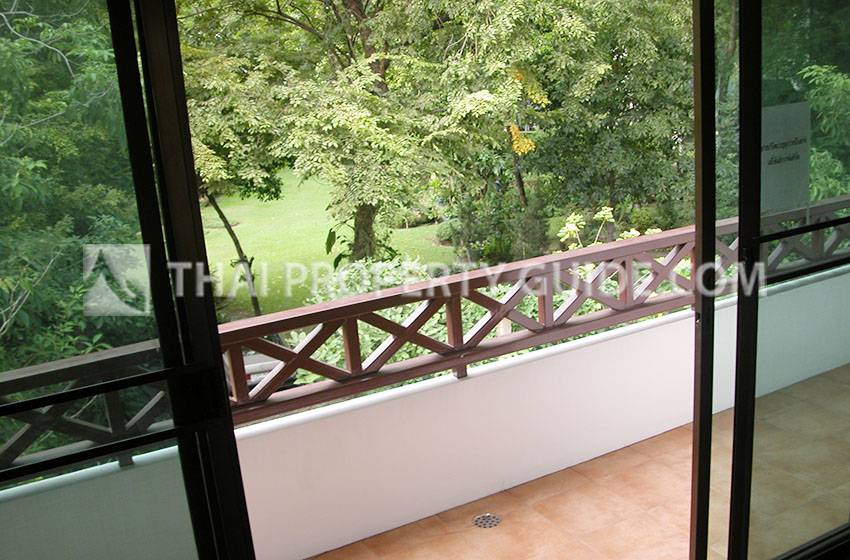 House with Private Pool in New Petchburi 