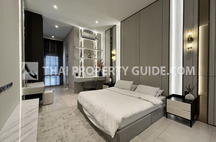 House with Private Pool in Pattanakarn 